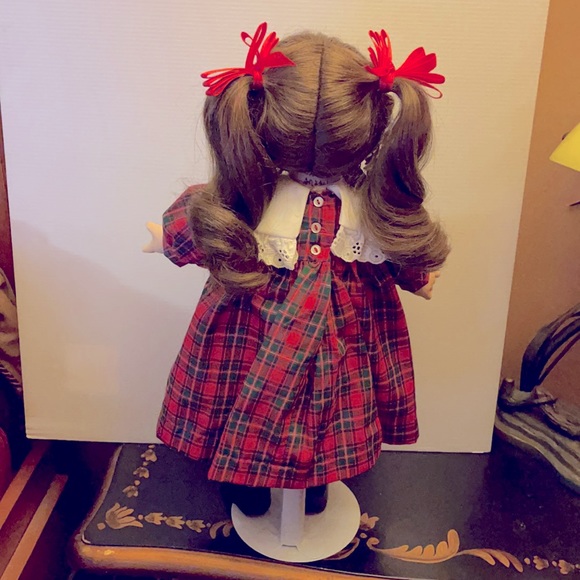 Georgetown Collection doll - Picture 4 of 5